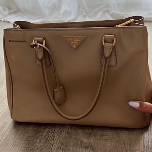 PRADA SAFFIANO LUX SHOULDER BAG BEIGE